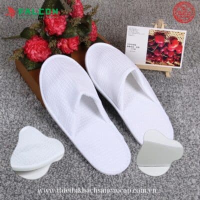 Dép tổ ong chất liệu mềm mại và an toàn