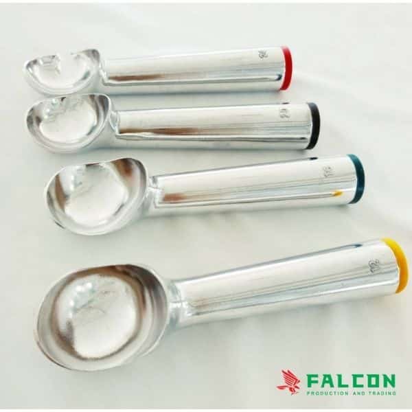 Muỗng múc kem không thể thiếu trong tiệc buffet nhà hàng khách sạn Falcon cung cấp 