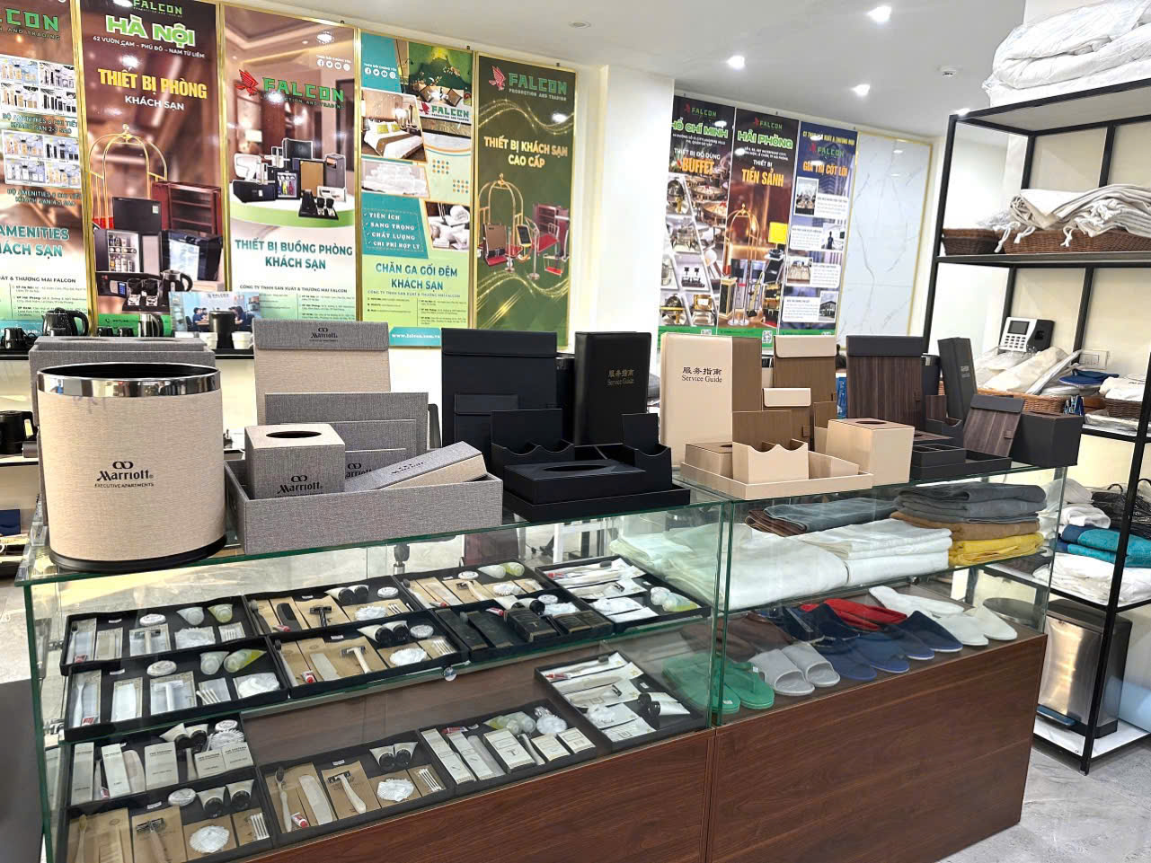 Showroom công ty Falcon tại chi nhánh 100 Hồng Đô, Phú Đô, Hà Nội