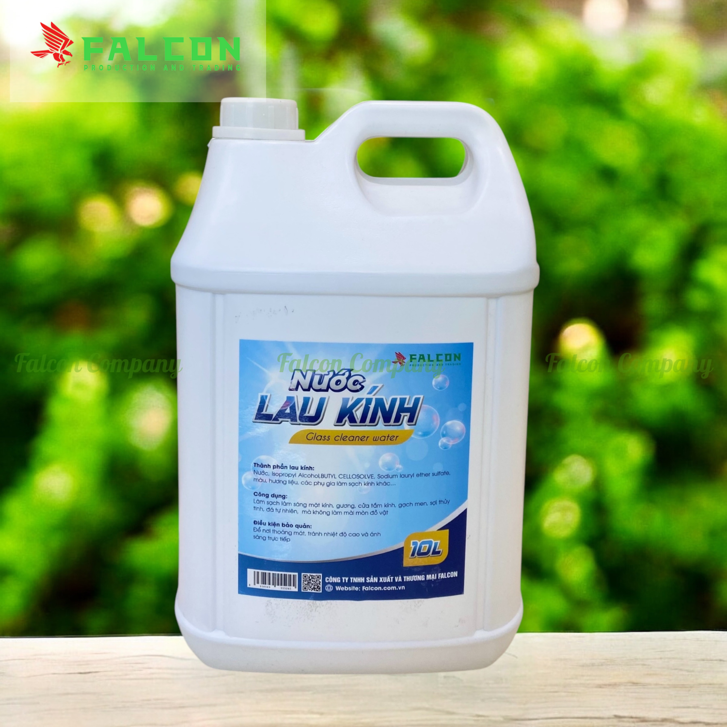 Nước lau kính đóng can 10L, phù hợp sử dụng cho khách sạn, văn phòng và tòa nhà