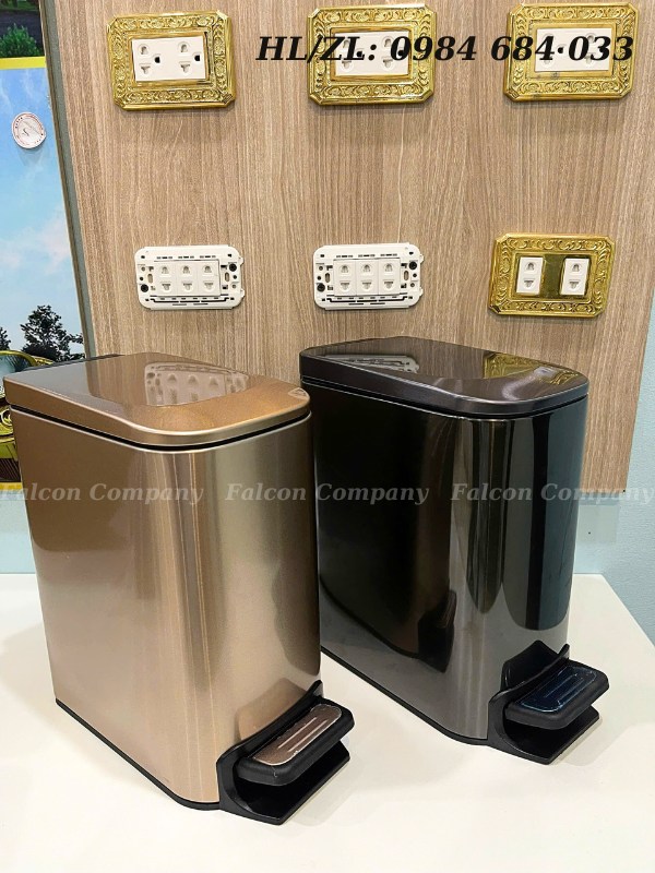 thung-rac-dap-chan-khach-san-phu-nano