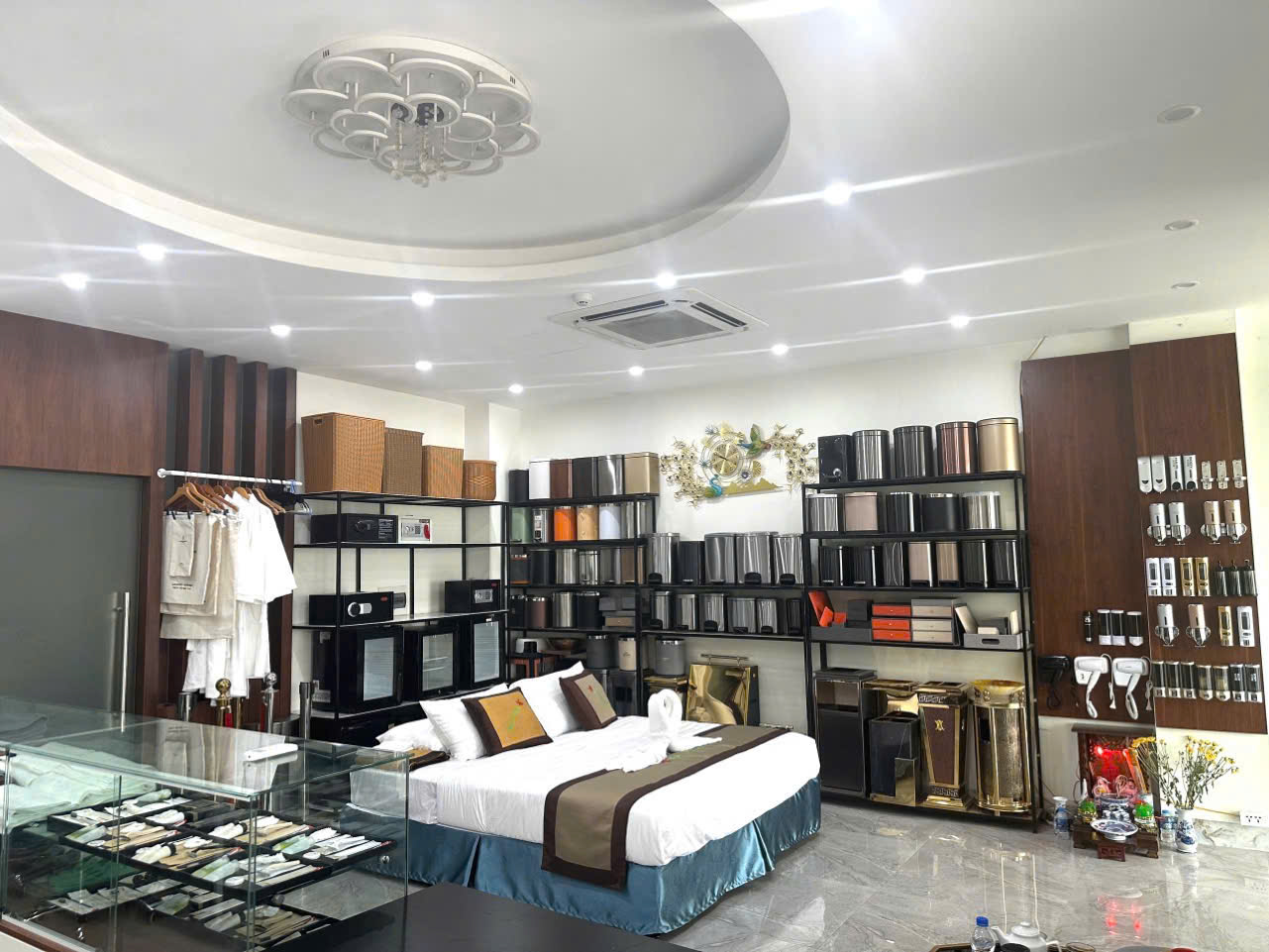 Showroom-van-phong-falcon-do-khach-san 
