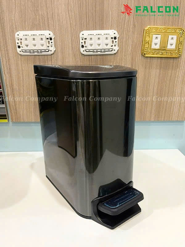 Thung-rac-nano-dap-chan-cao-cap